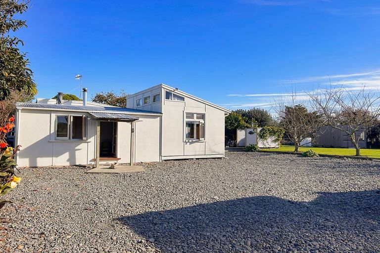 Photo of property in 21 Grove Road, Haumoana, 4102