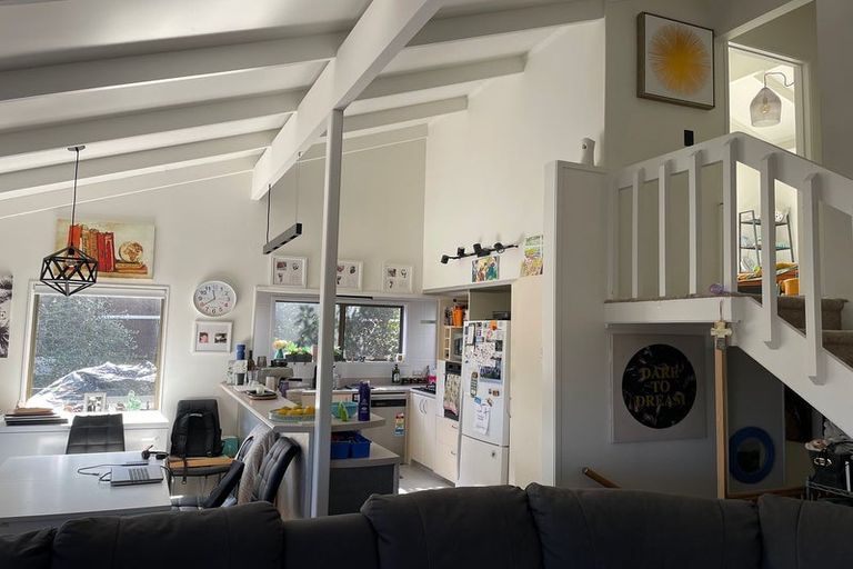 Photo of property in 42 Holyoake Place, Chatswood, Auckland, 0626