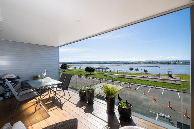 Photo of property in 305/7 Humber Street, Pandora, Napier, 4110