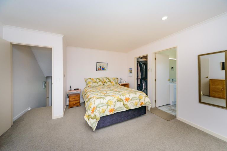 Photo of property in 3 The Glen, Hokowhitu, Palmerston North, 4410