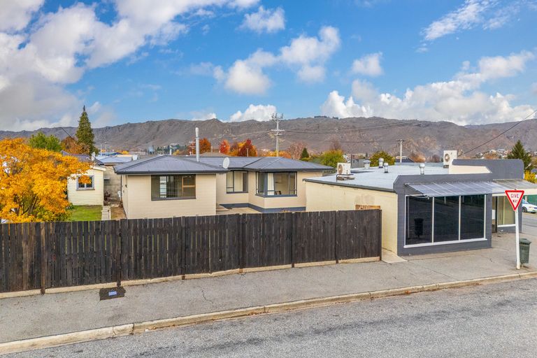 Photo of property in Terrace Stores, 29 Royal Terrace, Alexandra, 9320