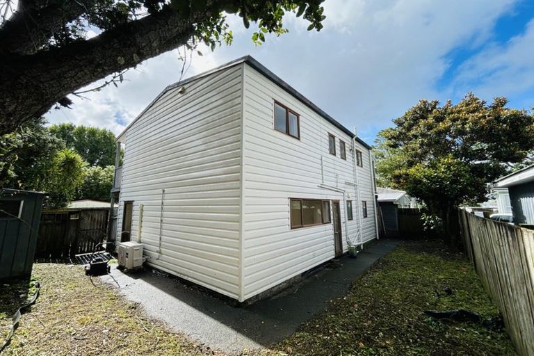 Photo of property in 54 Pinedale Place, Henderson, Auckland, 0610
