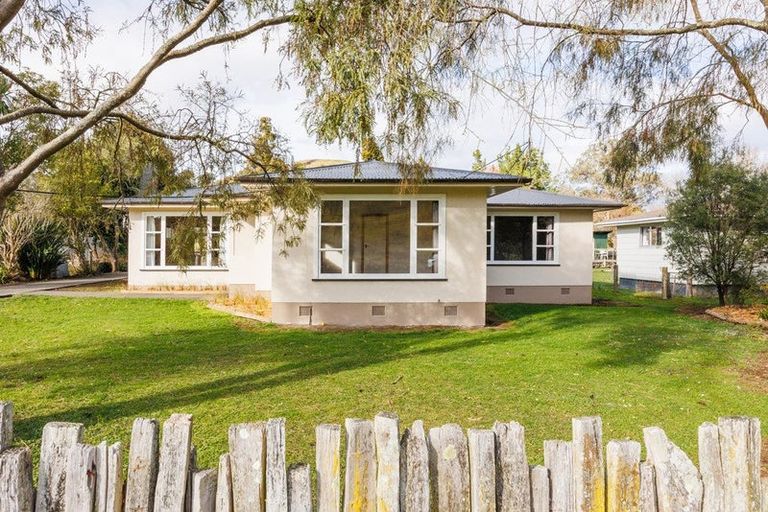 Photo of property in 36 Ongo Road, Hunterville, 4730