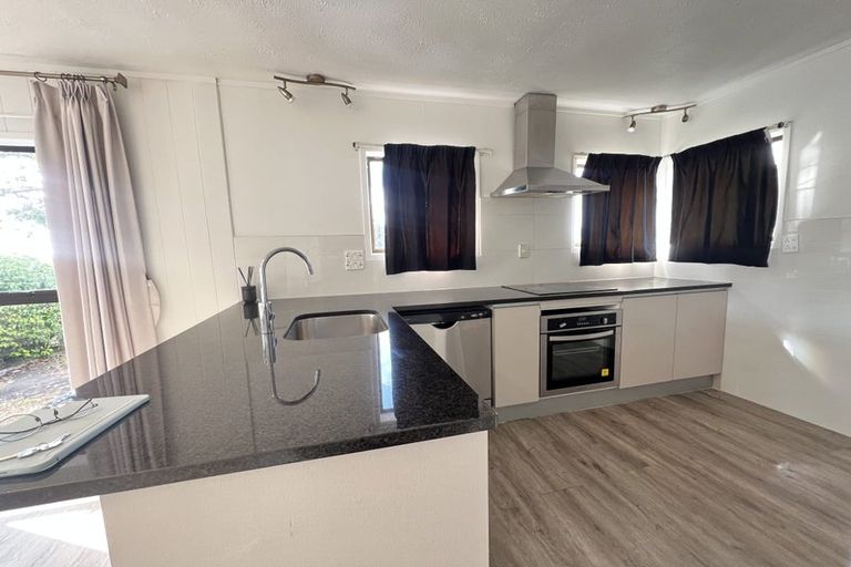 Photo of property in 1/260 Sunset Road, Windsor Park, Auckland, 0632