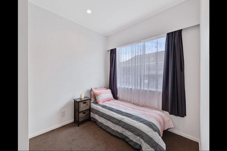 Photo of property in 1/165 View Road, Sunnyvale, Auckland, 0612