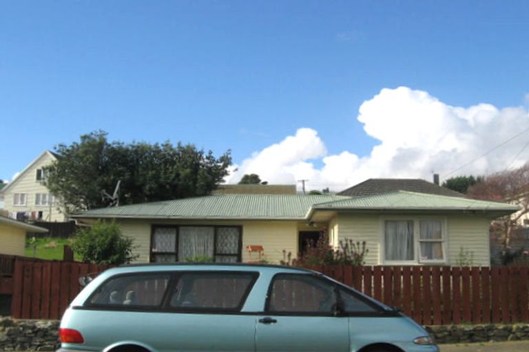 Photo of property in 27 Levant Street, Cannons Creek, Porirua, 5024