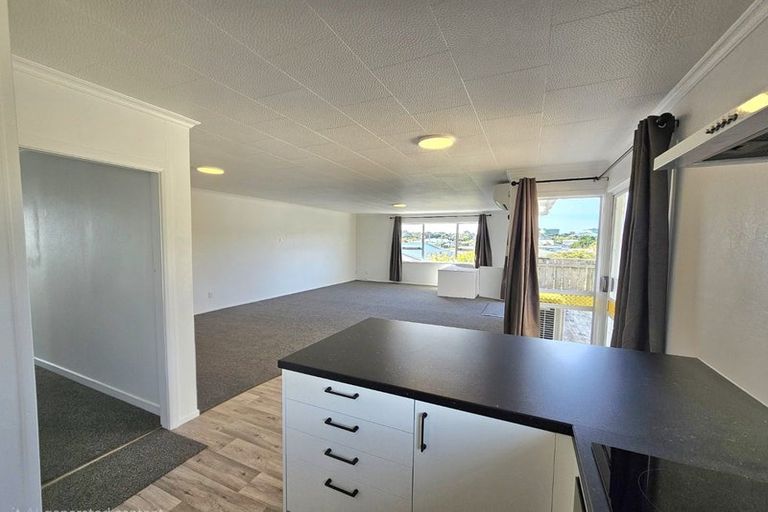 Photo of property in 10 Paritutu Road, Spotswood, New Plymouth, 4310