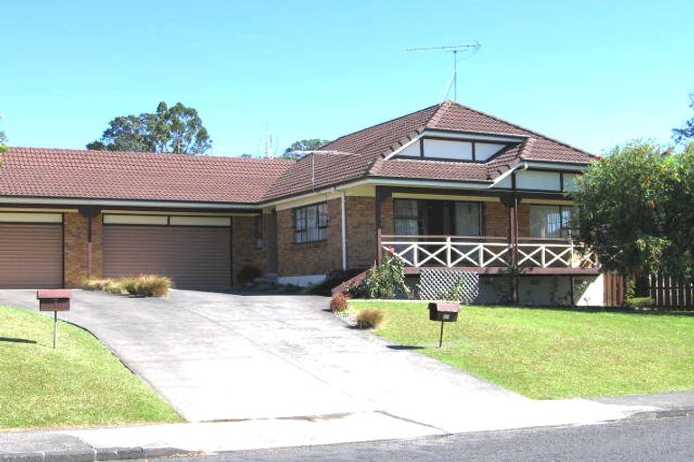 Photo of property in 1 Finlow Drive, Te Atatu South, Auckland, 0610