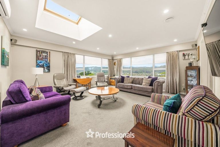 Photo of property in 73 Tirohanga Road, Tirohanga, Lower Hutt, 5010