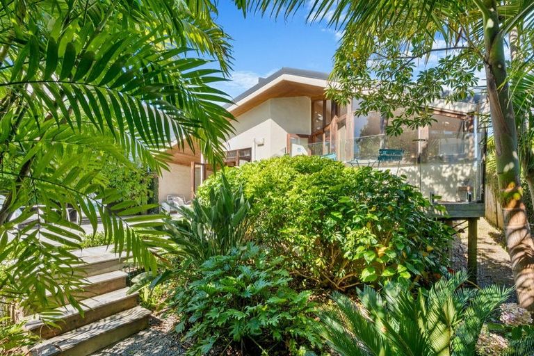 Photo of property in 107 Vauxhall Road, Narrow Neck, Auckland, 0624