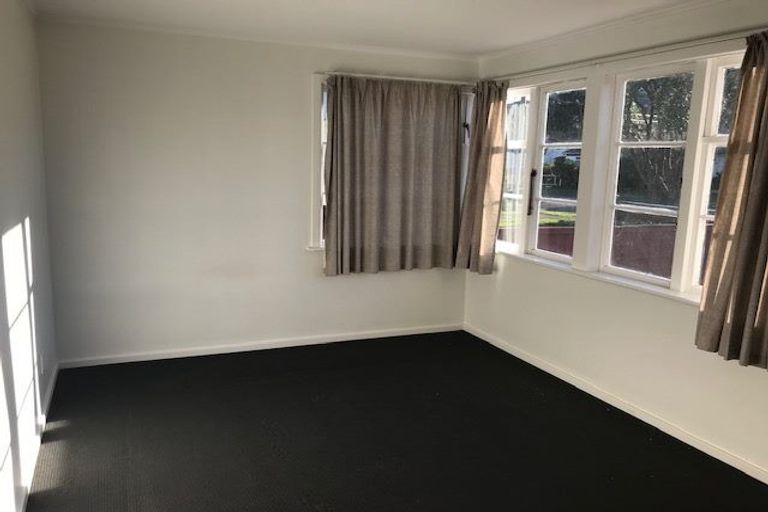 Photo of property in 28 Churton Crescent, Taita, Lower Hutt, 5011
