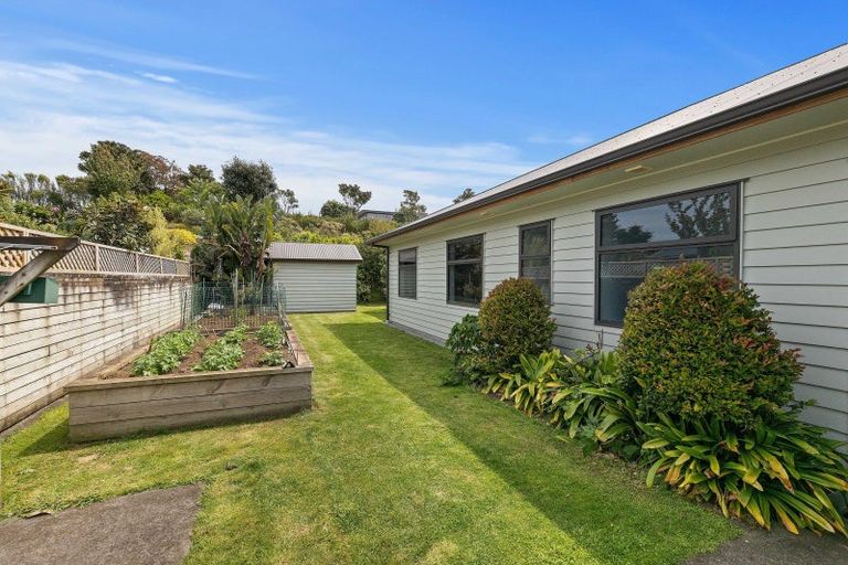 Photo of property in 11 Links Drive, Waiwhakaiho, New Plymouth, 4312