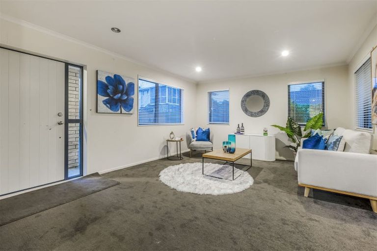 Photo of property in 106b Simpson Road, Henderson Valley, Auckland, 0614