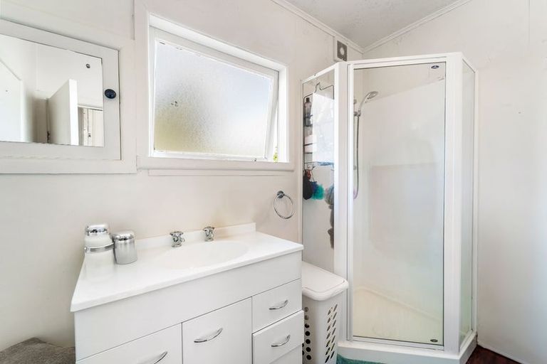 Photo of property in 1 The Terrace, Herald Island, Auckland, 0618