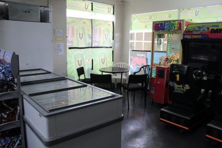 Photo of property in Terrace Stores, 29 Royal Terrace, Alexandra, 9320
