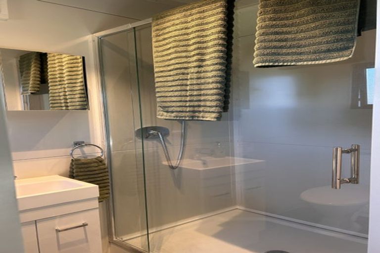 Photo of property in 36b Renata Crescent, Te Atatu Peninsula, Auckland, 0610