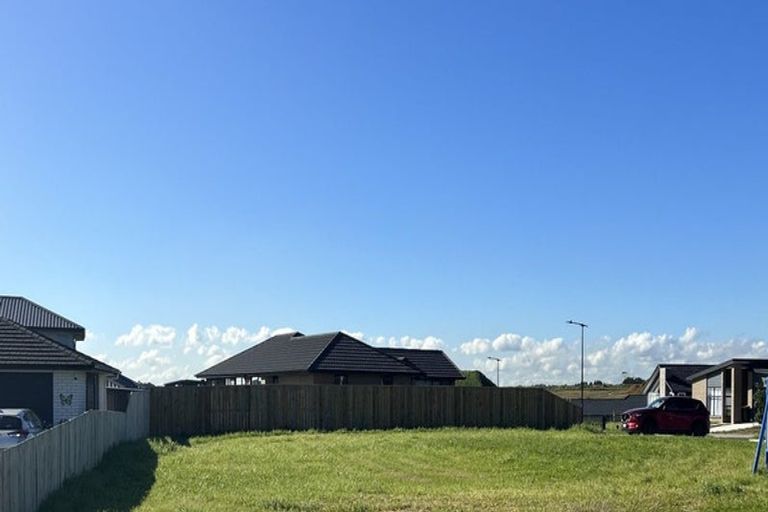 Photo of property in 1 Orawahi Road, Glenbrook, 2681