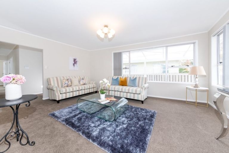 Photo of property in 10 Killington Crescent, Mangere, Auckland, 2022