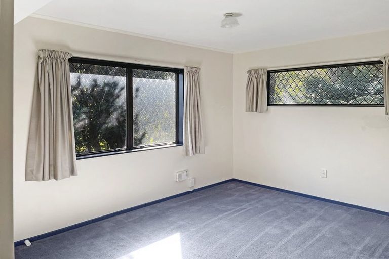 Photo of property in 2 Atahu Grove, Tirohanga, Lower Hutt, 5010