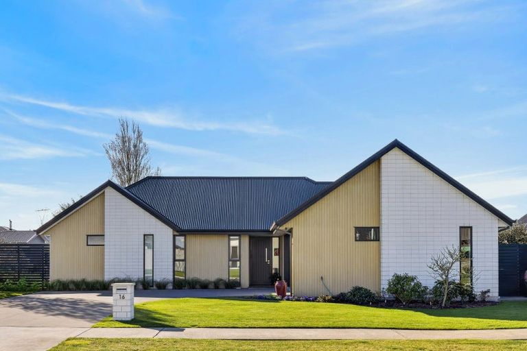 Photo of property in 16 Chatsworth Avenue, Rangiora, 7400