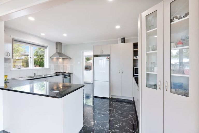 Photo of property in 23 Patts Avenue, Glendene, Auckland, 0602