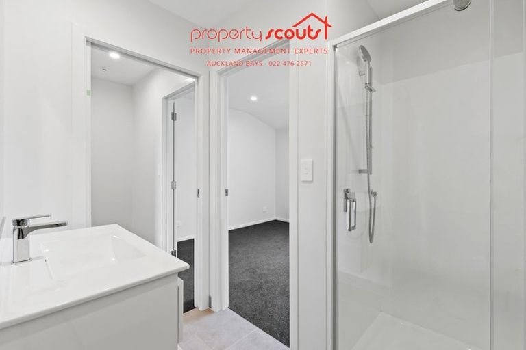 Photo of property in 2/1 Fruitvale Road, New Lynn, Auckland, 0600