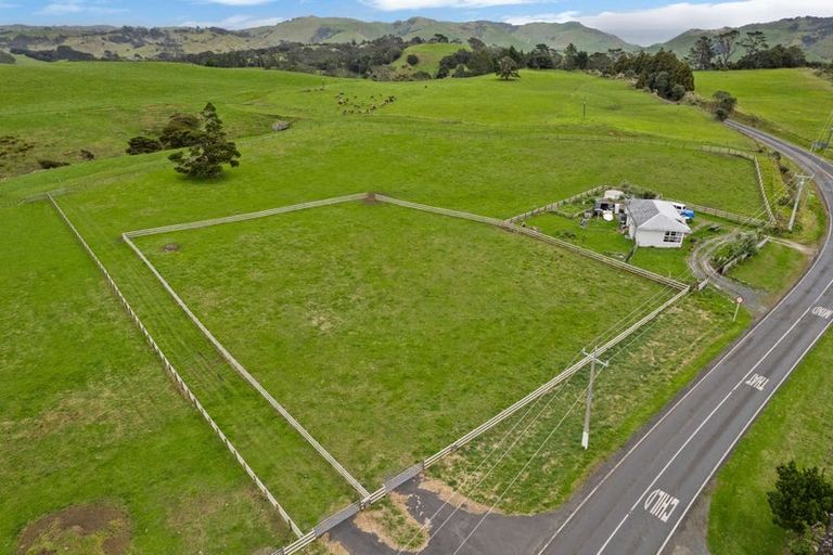 Photo of property in 2590 Awhitu Road, Awhitu, 2684