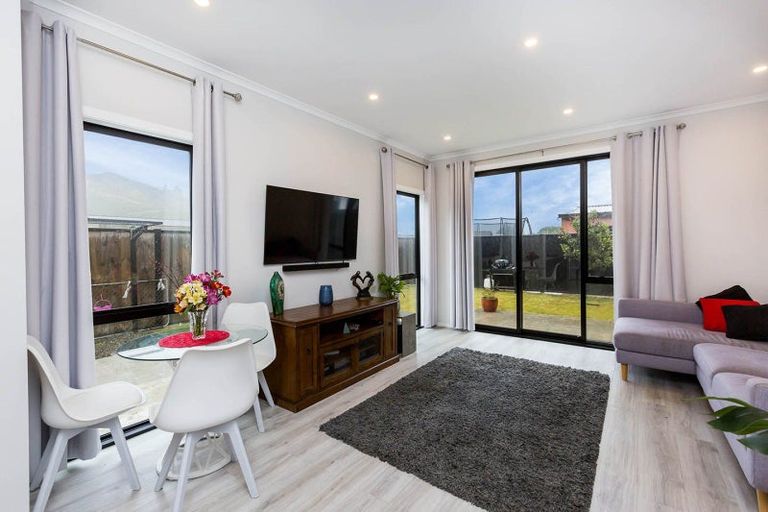 Photo of property in 8 Gloaming Lane, Wallaceville, Upper Hutt, 5018