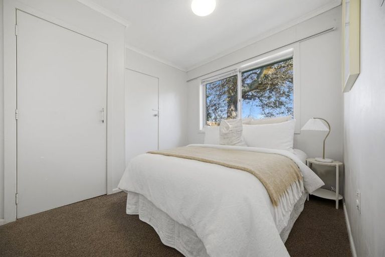Photo of property in 1/9 Phillipa Place, Browns Bay, Auckland, 0630