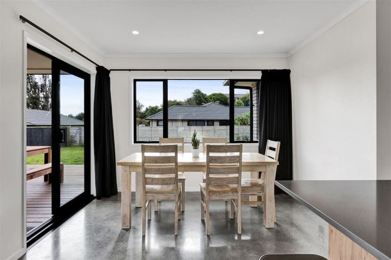 Photo of property in 15 Frederick Place, Whalers Gate, New Plymouth, 4310