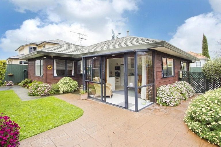 Photo of property in 2/25 Vincent Street, Waterloo, Lower Hutt, 5011