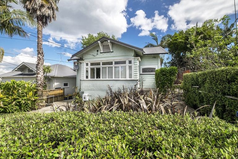 Photo of property in 3 Awanui Street, Birkenhead, Auckland, 0626
