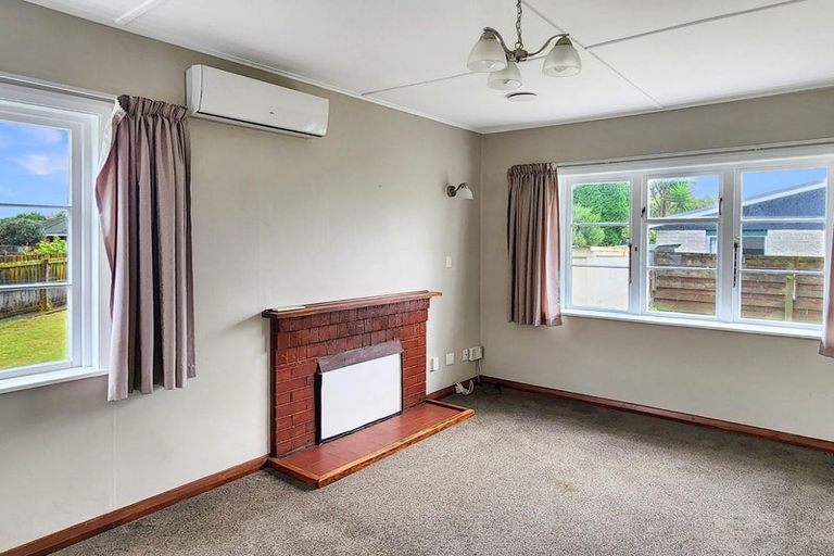 Photo of property in 11 Frickleton Grove, Waterloo, Lower Hutt, 5011