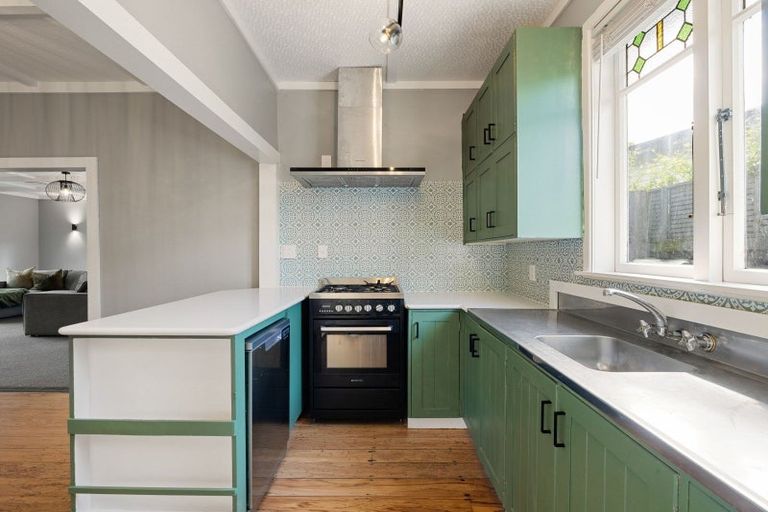 Photo of property in 117 Forest Lake Road, Forest Lake, Hamilton, 3200