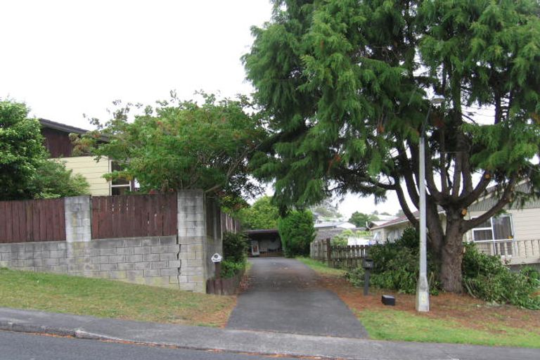 Photo of property in 2/24 Longreach Drive, Sunnyvale, Auckland, 0612