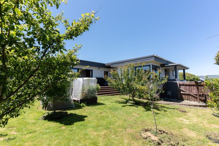 Photo of property in 40 Kapiti Crescent, Titahi Bay, Porirua, 5022
