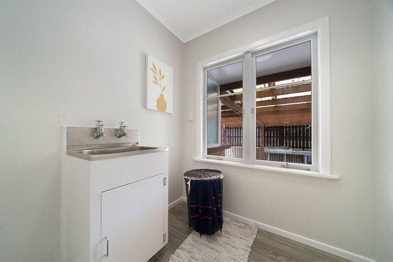 Photo of property in 38 Kohekohe Street, New Lynn, Auckland, 0600