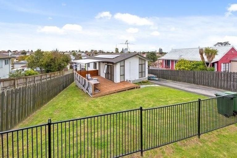 Photo of property in 71 Etherton Drive, Weymouth, Auckland, 2103