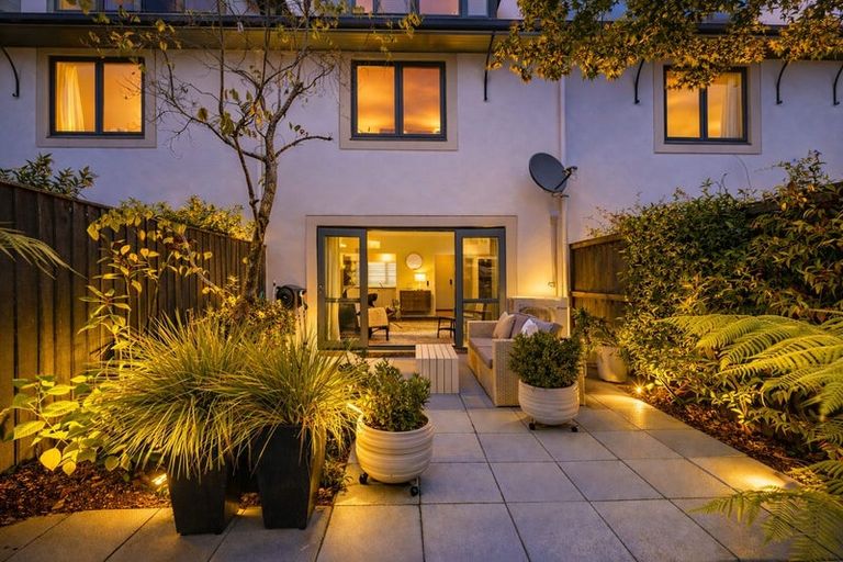 Photo of property in 2/36 Champion Street, Edgeware, Christchurch, 8013