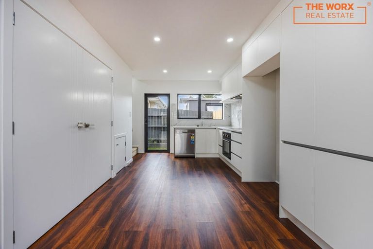 Photo of property in 56e Cyclamen Road, Mangere, Auckland, 2022