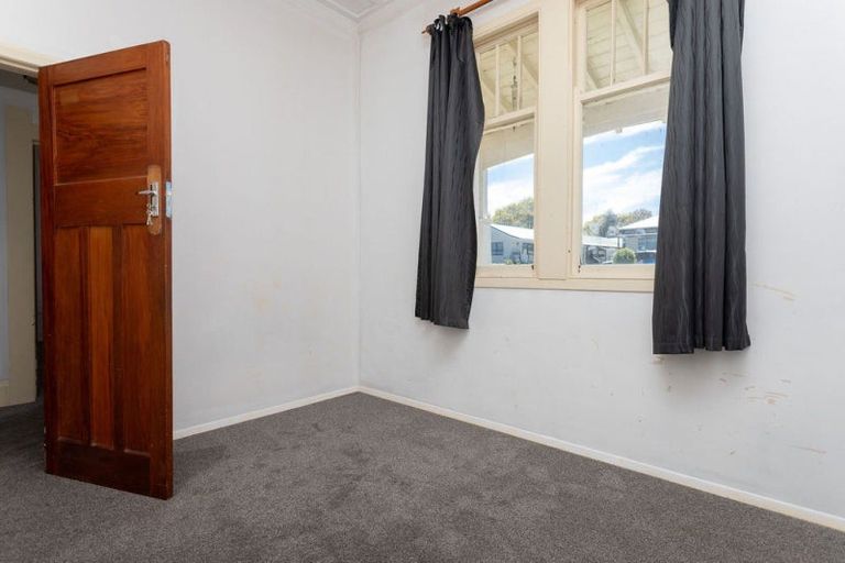 Photo of property in 10 Tennyson Street, Dannevirke, 4930