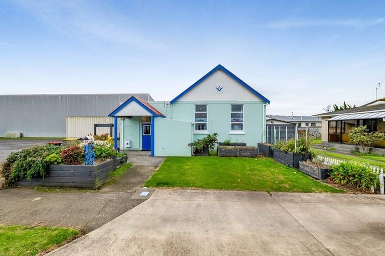 Photo of property in 20 Domett Street, Waitara, 4320