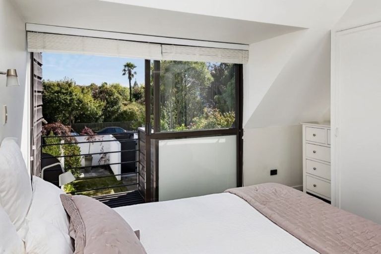 Photo of property in 94b Aikmans Road, Merivale, Christchurch, 8014