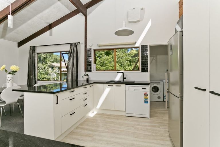 Photo of property in 2/13a Eskdale Road, Birkdale, Auckland, 0626