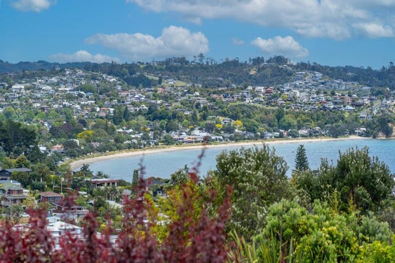 Photo of property in 31 Roberts Road, Matakatia, Whangaparaoa, 0930