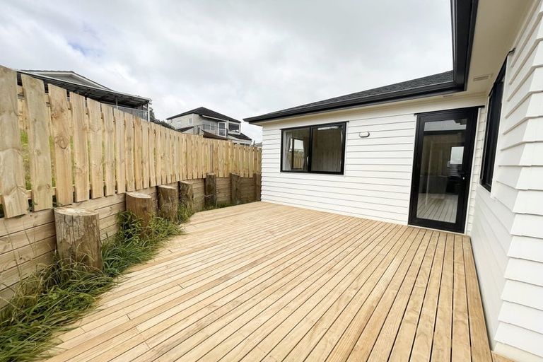 Photo of property in 35 Symes Drive, Red Beach, 0932