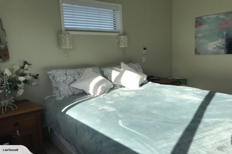 Photo of property in 4 Marina View, Paremata, Porirua, 5026