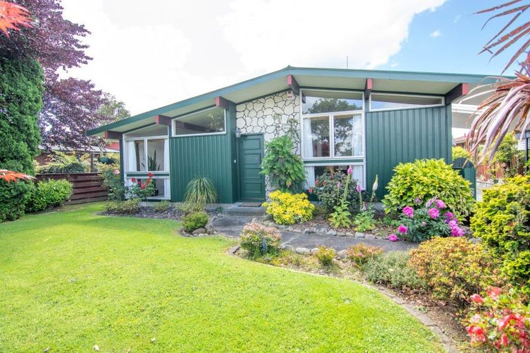 Photo of property in 27 Raglan Avenue, Cloverlea, Palmerston North, 4412