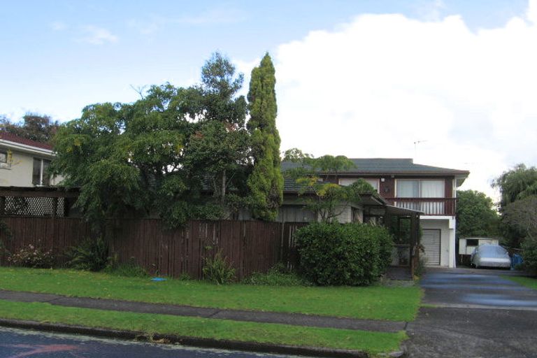 Photo of property in 2/18 Gulf Crest, Bucklands Beach, Auckland, 2012