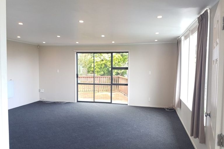 Photo of property in 204 East Coast Road, Forrest Hill, Auckland, 0620